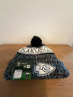 New Era Kansas City Chiefs NFL On Field Sport Knit Beanie Pom Hat Black White OS